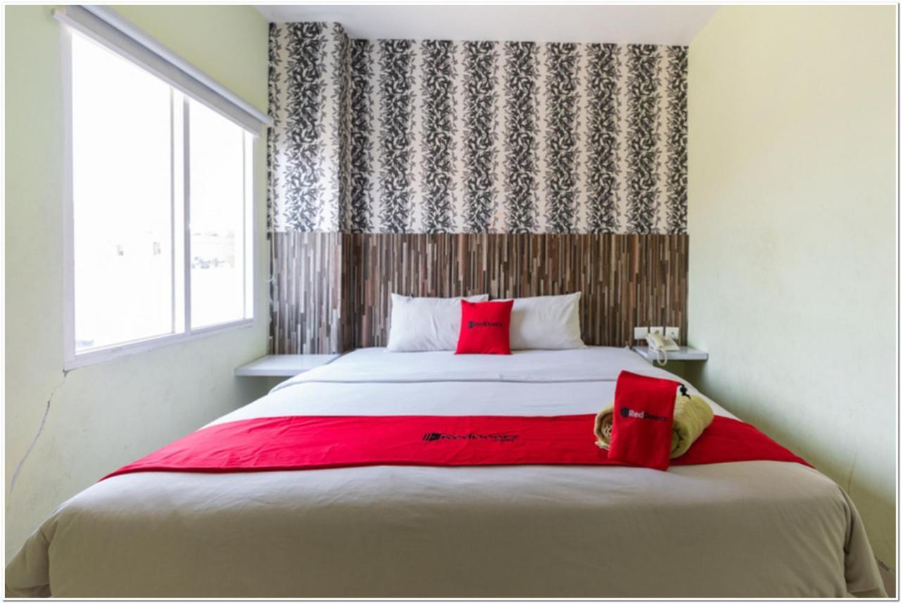RedDoorz Plus @ Hertasning Area Makassar Exterior foto