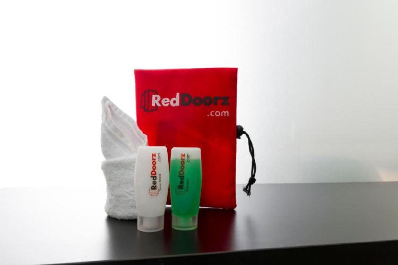 RedDoorz Plus @ Hertasning Area Makassar Exterior foto