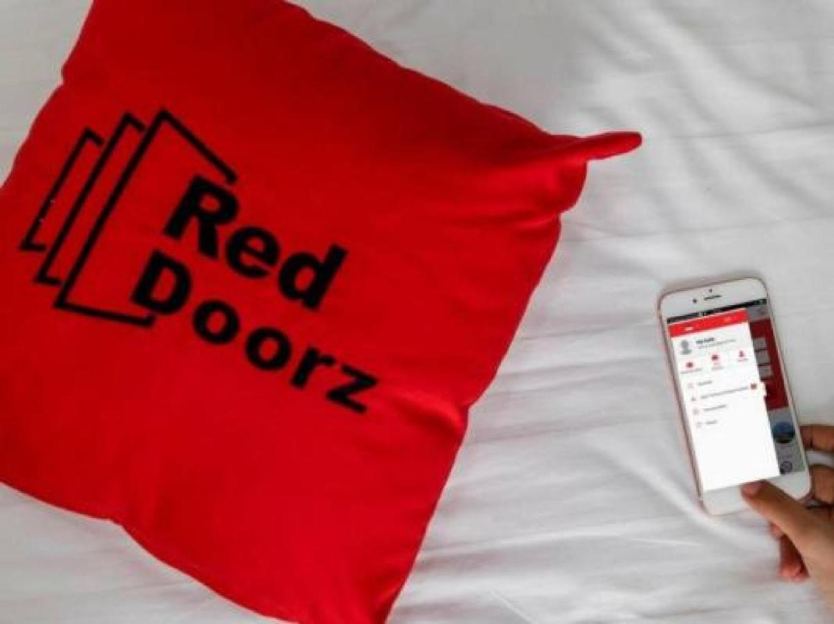 RedDoorz Plus @ Hertasning Area Makassar Exterior foto