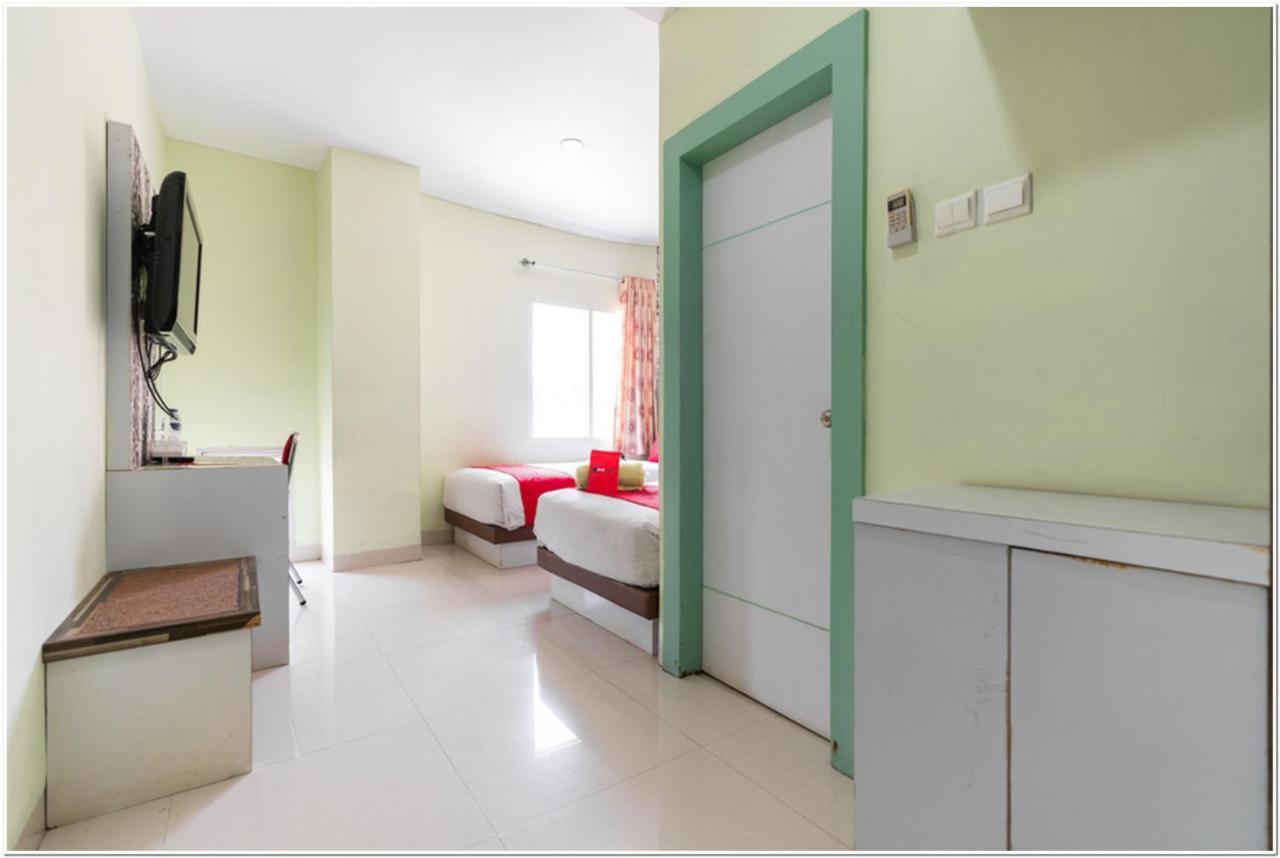 RedDoorz Plus @ Hertasning Area Makassar Exterior foto