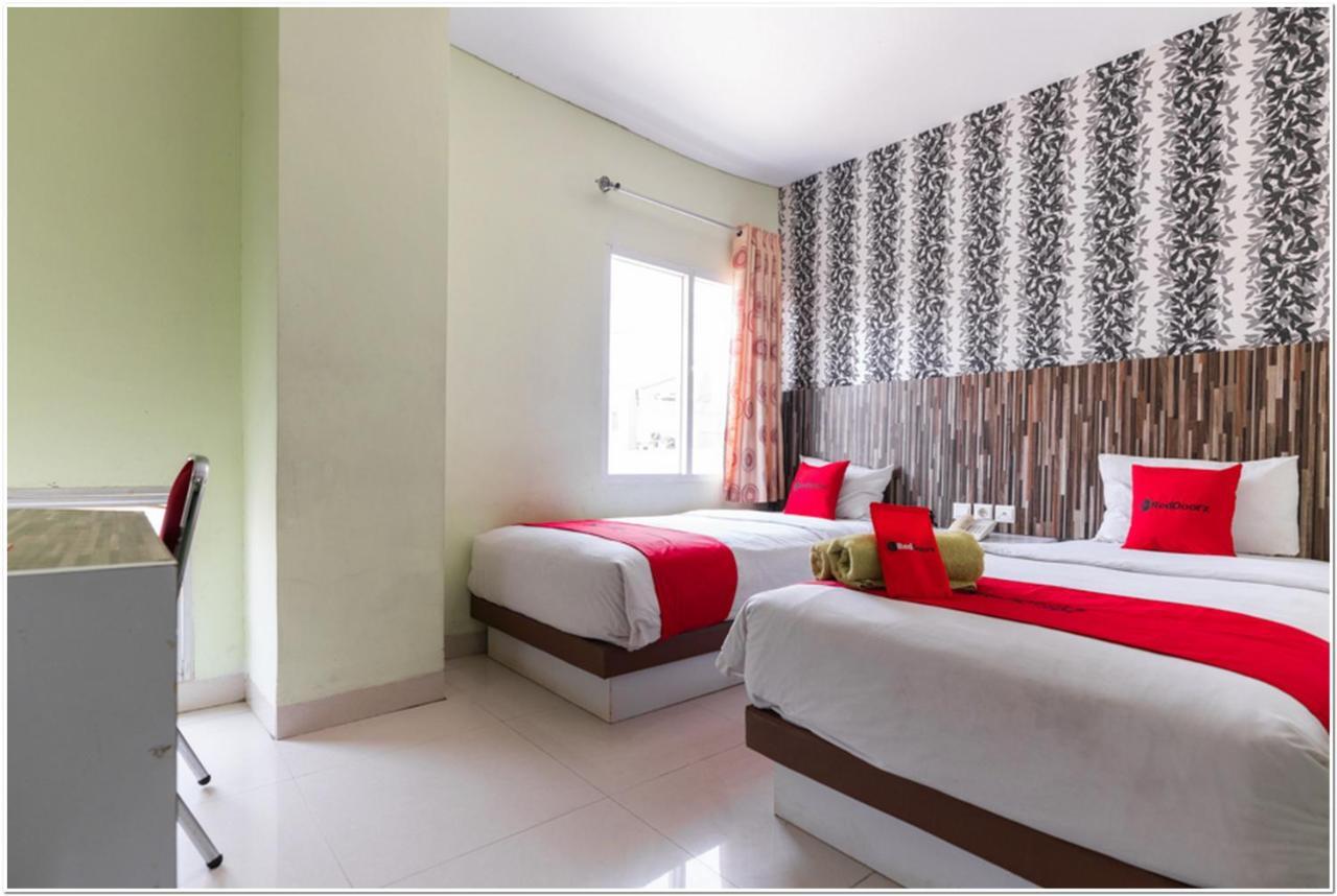 RedDoorz Plus @ Hertasning Area Makassar Exterior foto