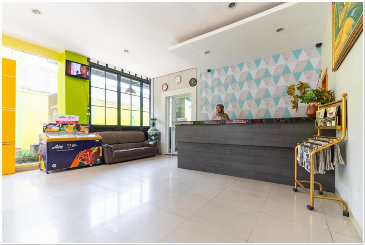 RedDoorz Plus @ Hertasning Area Makassar Exterior foto
